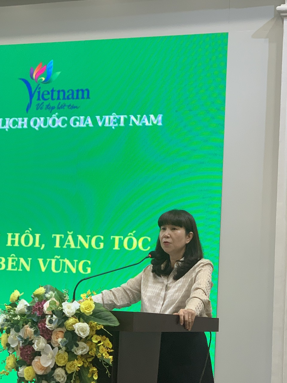 Bà Đặng Hương Giang, Giám đốc Sở Du lịch Hà Nội phát biểu tại Tọa đàm